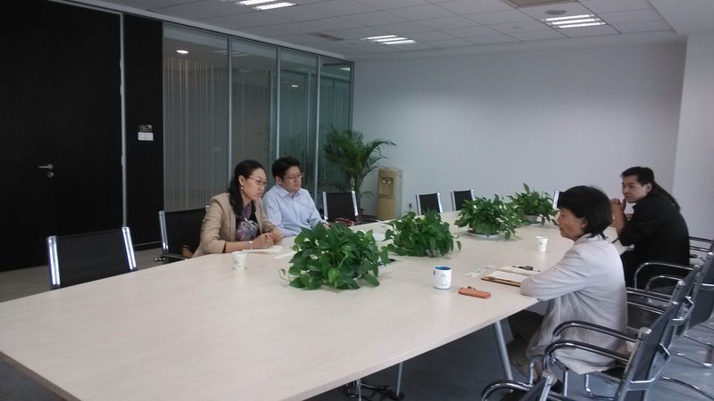律师法律尽调主要关注目标公司的法律风险，包括但不限于：
